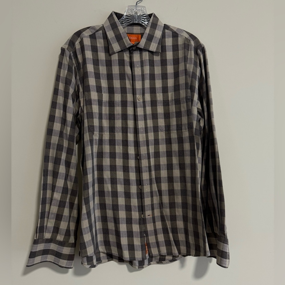 TALLIA Casual Button Down Shirt. Size M-15.25 Neck. Perfect Condition.